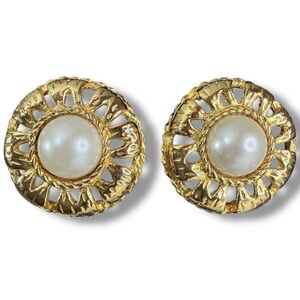 Vintage Round Gold Toned and Pearl Clip On Earrings